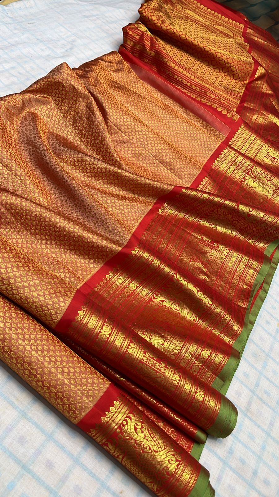 ✨✨Pure Gadwal Traditional
          Border Brocade 
          Pattu Sarees ✨✨