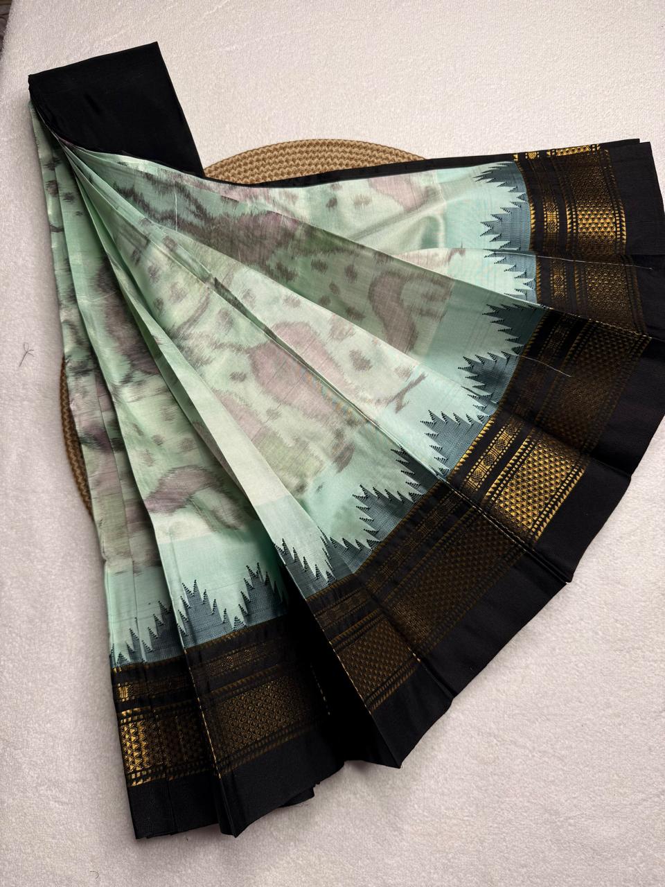 Material - pure silk 
Border - chikki paras
Saree Name -ilkal pure silk horizontal and also vertical stripes jari with temple border saree
Pallu -silk pallu
Blouse -contrast
Handloom -yes
Saree length- 6.2