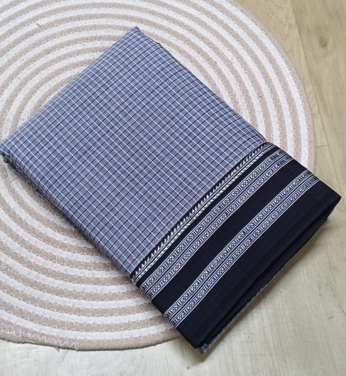 Handwoven patteda anchu saree in pure cotton