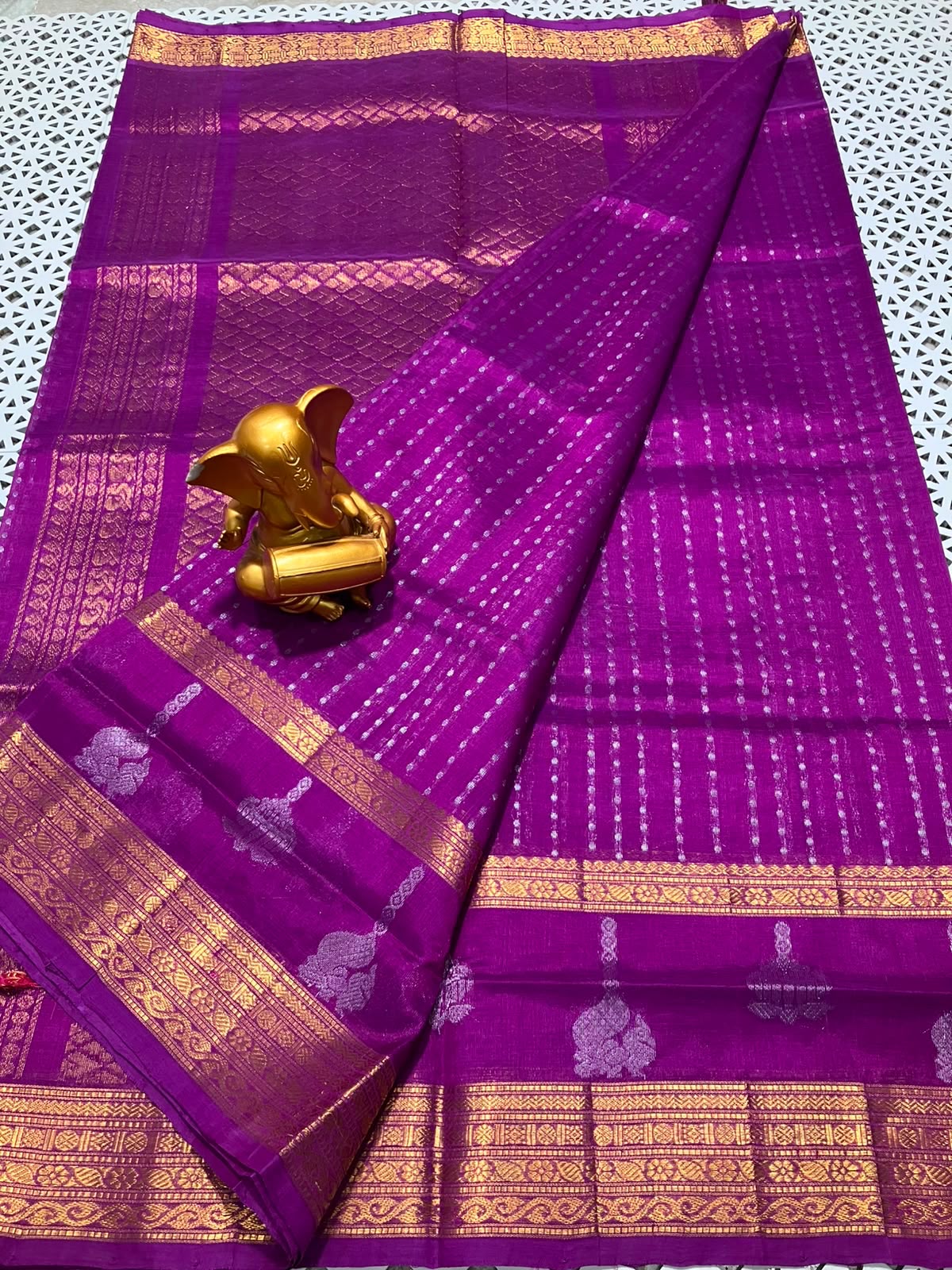 *Material*:Mangalagiri Pattu by cotton
*Model*:Kanchi border checks and butta Pattu sarees
Contrast pallu and blouses 
Running pallu and blouses 