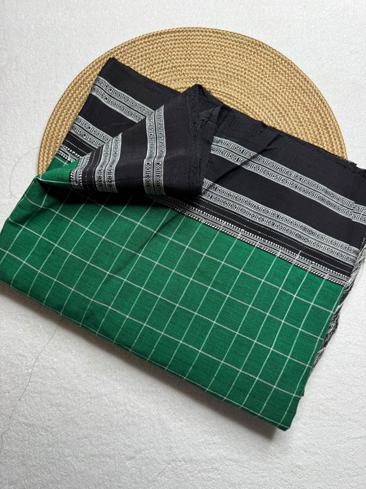 Cotton saree Chikki paras
Material - cotton by cotton 
Border - Chikki  border 
Saree Name - Ilkal cotton Chikki  sarees
Pallu - silk pallu 
Blouse -running
Handloom -yes
Saree length- 6.2
