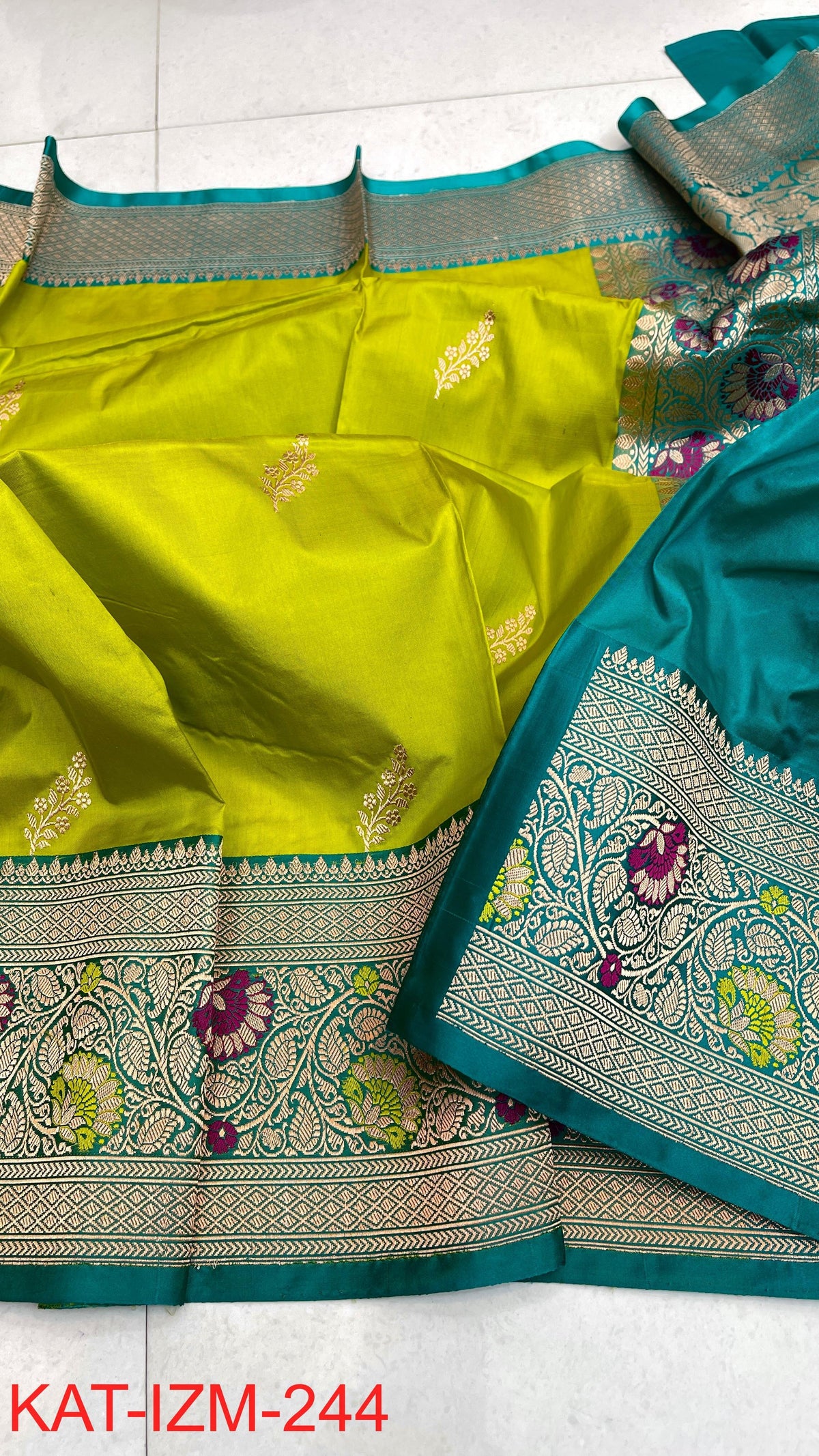 
Pure Handloom banarasi KATAN **Checks +Meenakari* SAREE
*KATAN Checks + Meenakari*
Silk Sarees with antique Jari 
*Rich Pallu
*  Blouse with Border
* Smooth & Soft Fabric