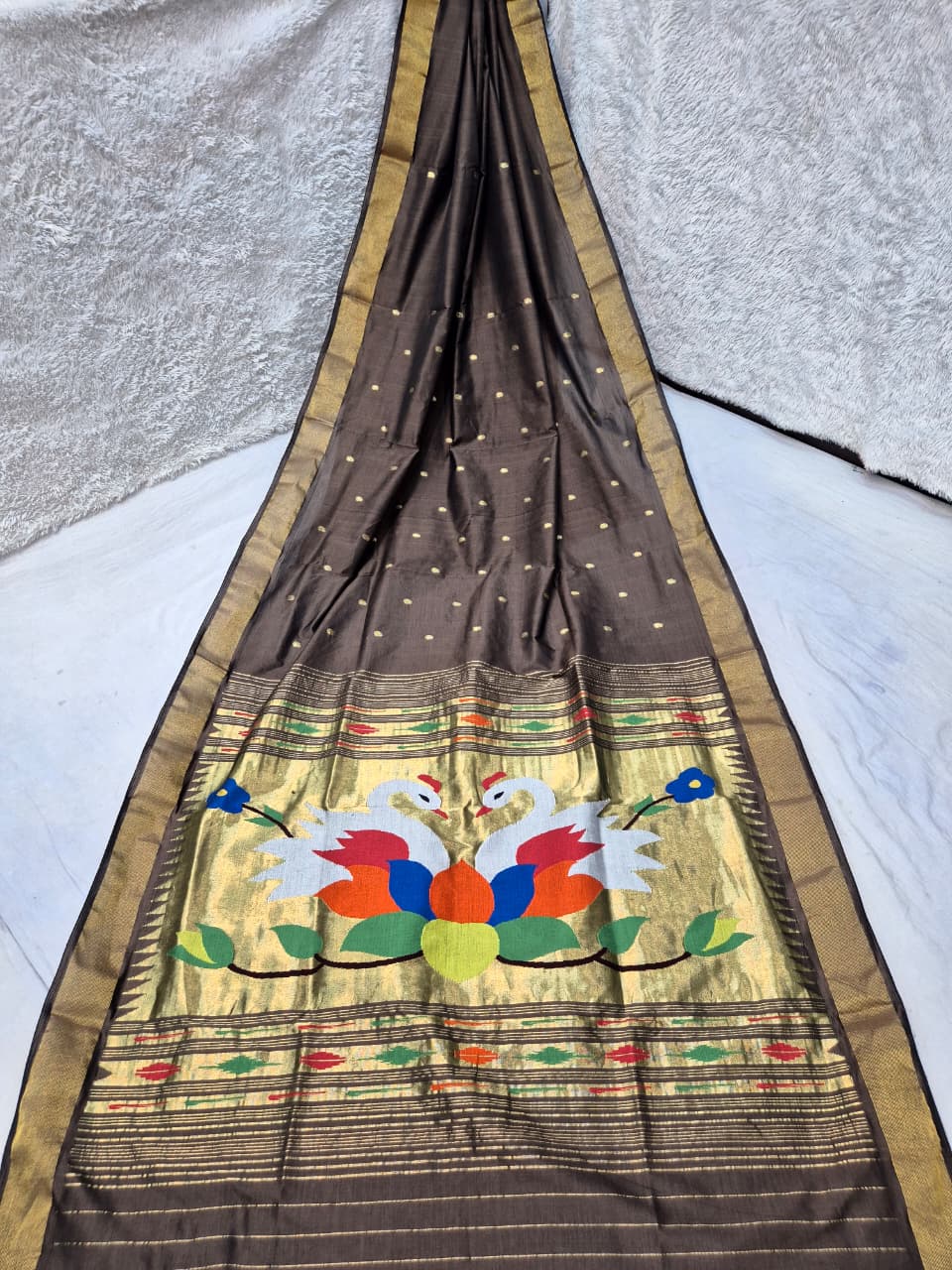 *Yeola cotton paithani*
Pure cotton 
Handloom saree
Patta border 
Running blouse 
Shoulder butta 