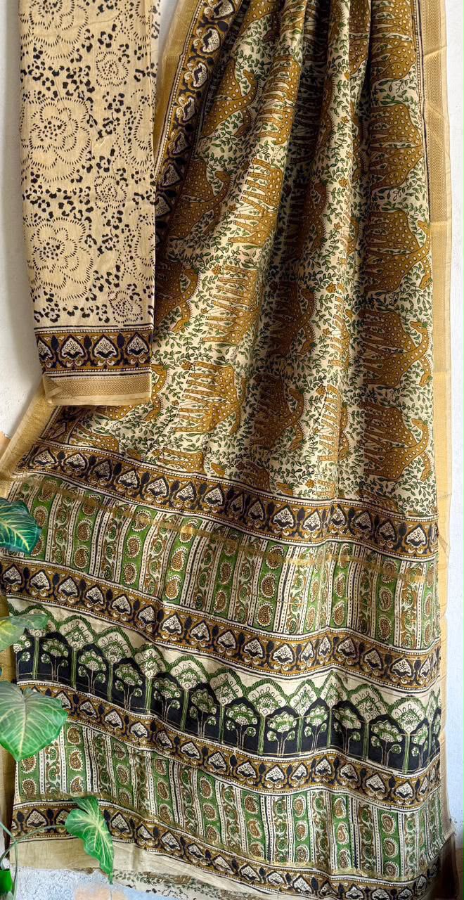 🍁Beautifully Crafted Maheshwari Silk Saree  collection🍁
 Specially Designed in Bagru  jahota rapid dabu hand block print
100% Natural Dye
Fabric : Maheshwari Silk 
Length : 5.5 Meters
Blouse Piece : 0.90 Meter