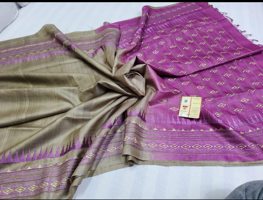 Pure tussar by  munga with beautiful temple embroidery design pallu and border silk handloom saree with blouse pc.
Available 
Best quality 
Silk mark tag 👈🏻