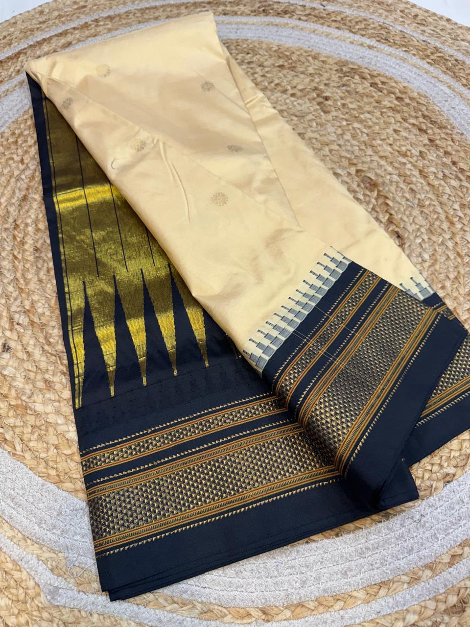 *All New Colours* 

*Exclusive silk ilkal saree*
*Pure silk korvai temple border* with *body butta* design superior quality ilkal saree & contrast blouse 
6.10mtrs length 
Full body pure silk 
Border, pallu & blouse semi silk
