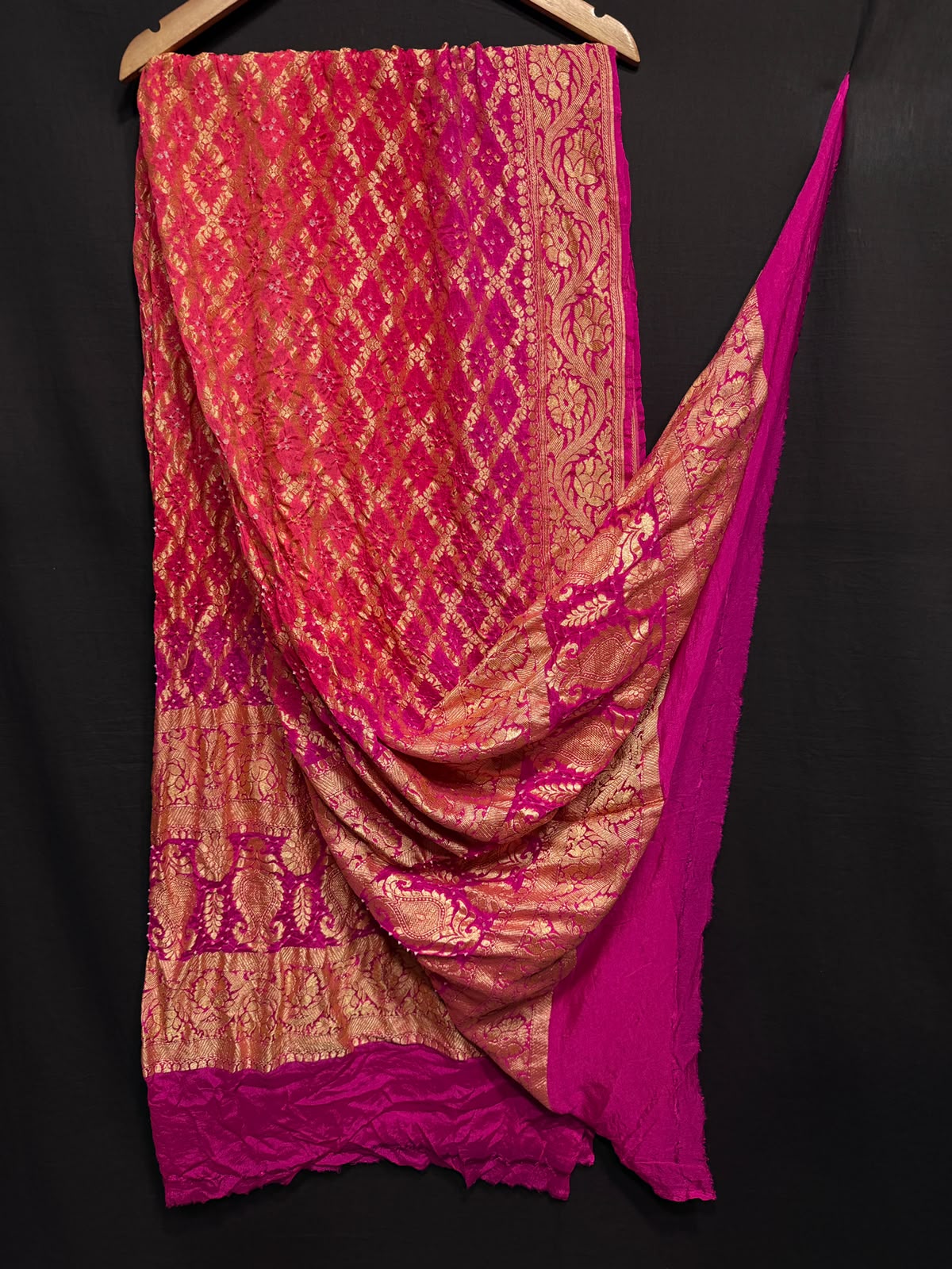 **Nim Zari Bandhej Dupatta**
- **Fabric:** handwoven Georgette
- **Design:** Beautiful Bandhej, Real Nimzari
- **Quality:** Best quality & colour 
- ** colour:** pastel & Dark
**Description:**
- **Length:** 2.50 meters, full length
- **Use:** Dress & Lehenga Choli Dupatta