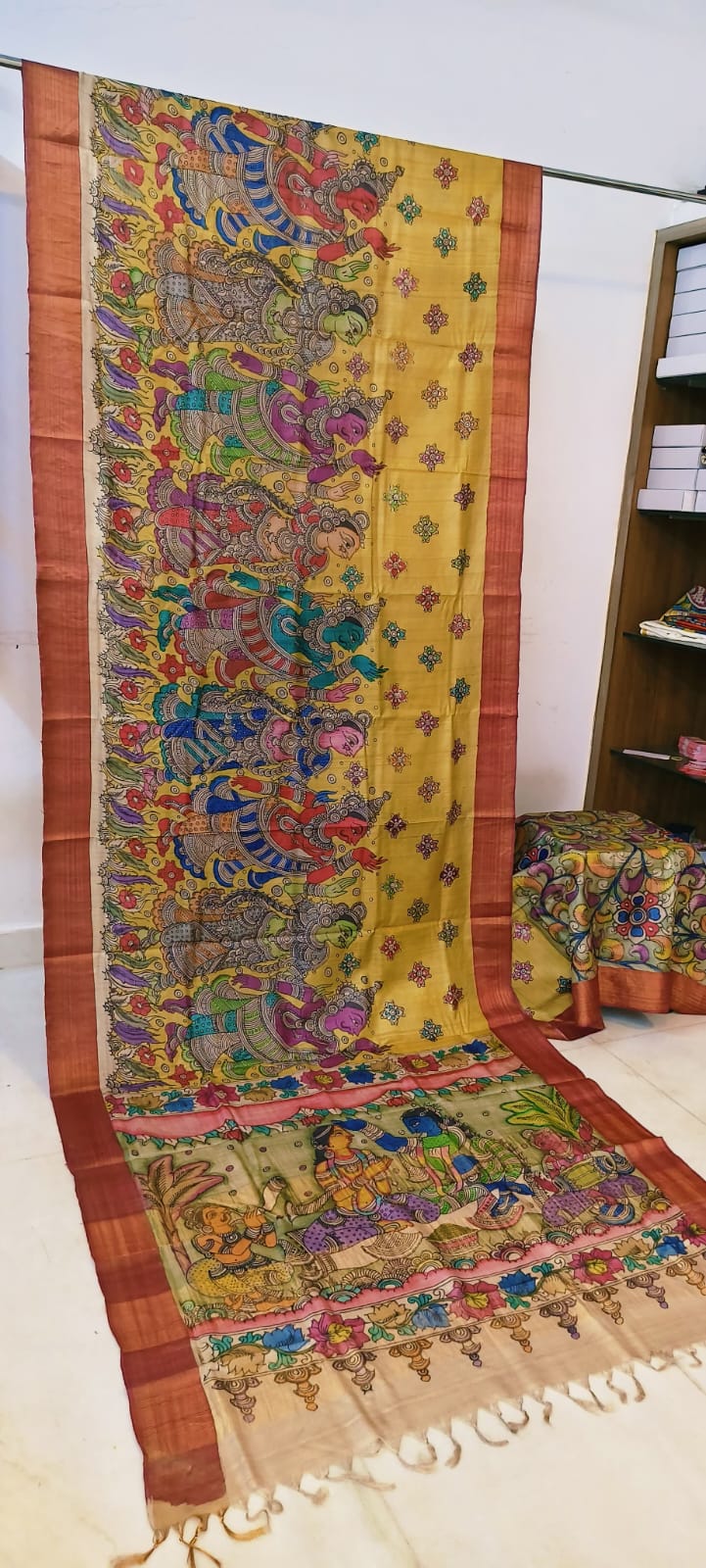 *Kalamkari on Tussar Silk*
*Pen kalamkari*
*Pure desi tusser silk and with hand painted sarees* 
*Length: 6.5 mtr*
*Width 45 inch*