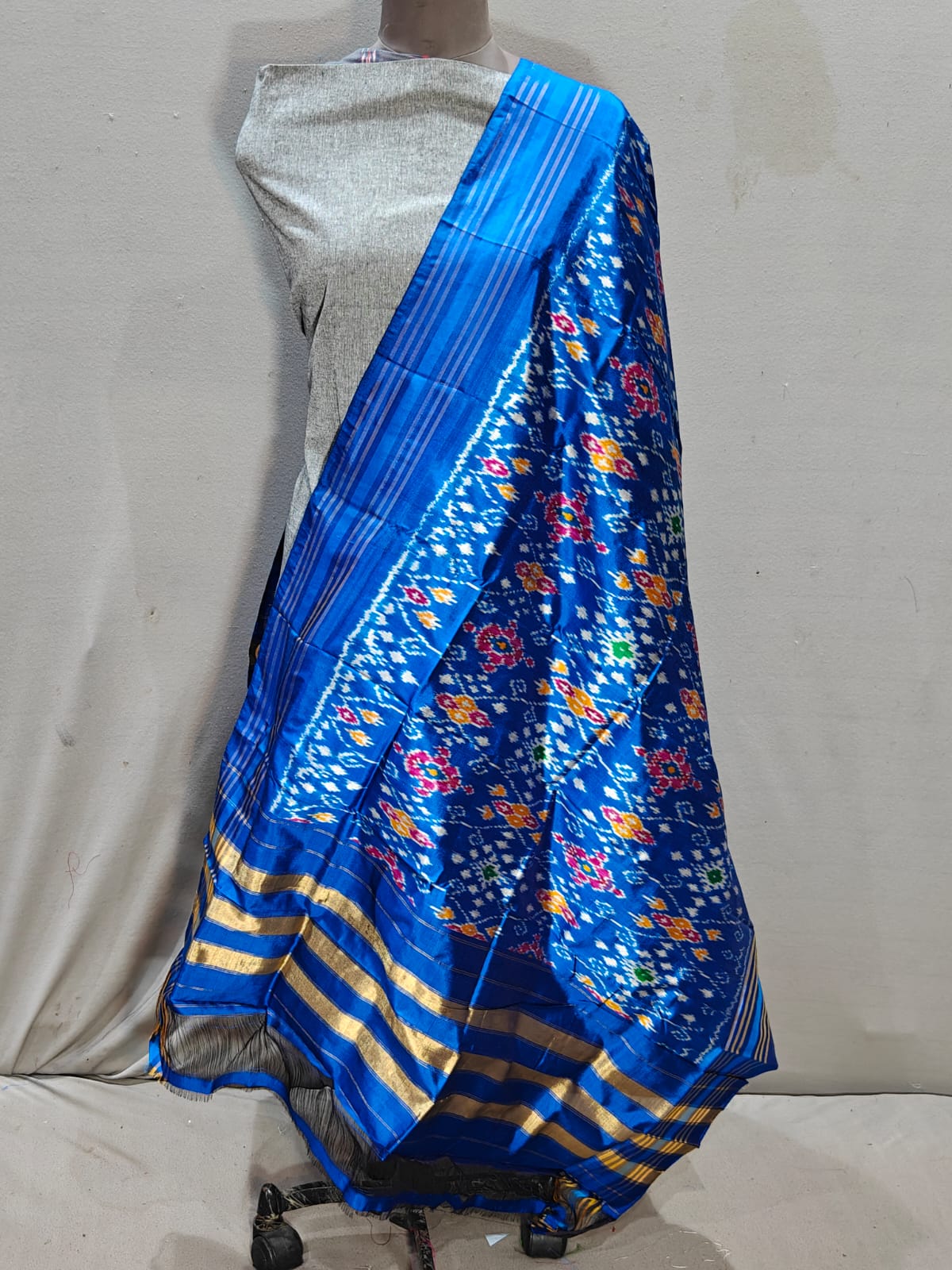 Pochampally IKKAT SILK duppata*
🎉*Length: 2.5 meters*
🎉*Height: 36 inches*