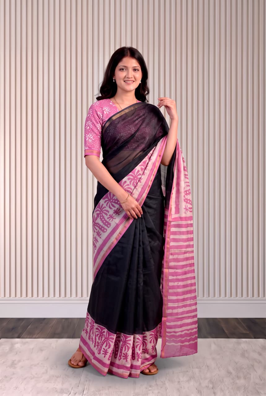 Chanderi silk sarees traditional collection
Hand block printed chanderi silk Sarees with blouse
Natural dye n color
Super quality:,fine fabric:,
Size- 6.5 