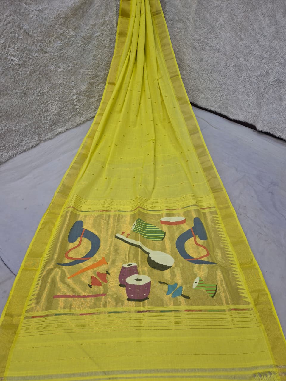 *Yeola cotton paithani*
Pure cotton 
Handloom saree
Patta border 
Running blouse 
Shoulder butta 
