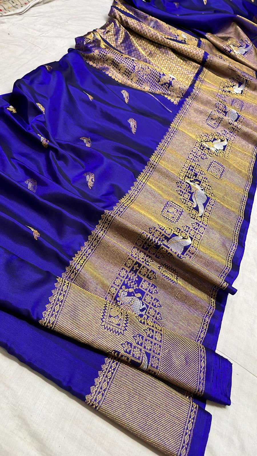 ✨✨Pure Gadwal Traditional
           Meenakari turning
           Border Pattu Sarees ✨✨