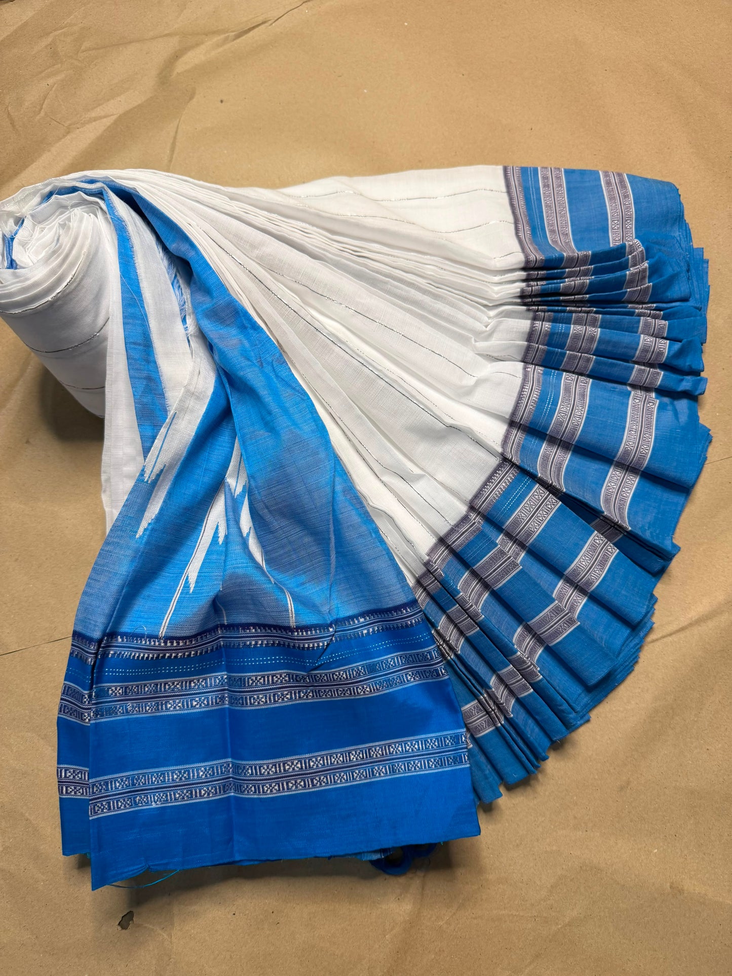Material - viscos by cotton with Cotton By Cottan 
Border - *Gayatri And Chikki Big border 
Saree Name -ilkal special Gayatri saree
Pallu -*silk pallu*
Blouse -running
Handloom - *Hand Loom*
Saree length- 7.2