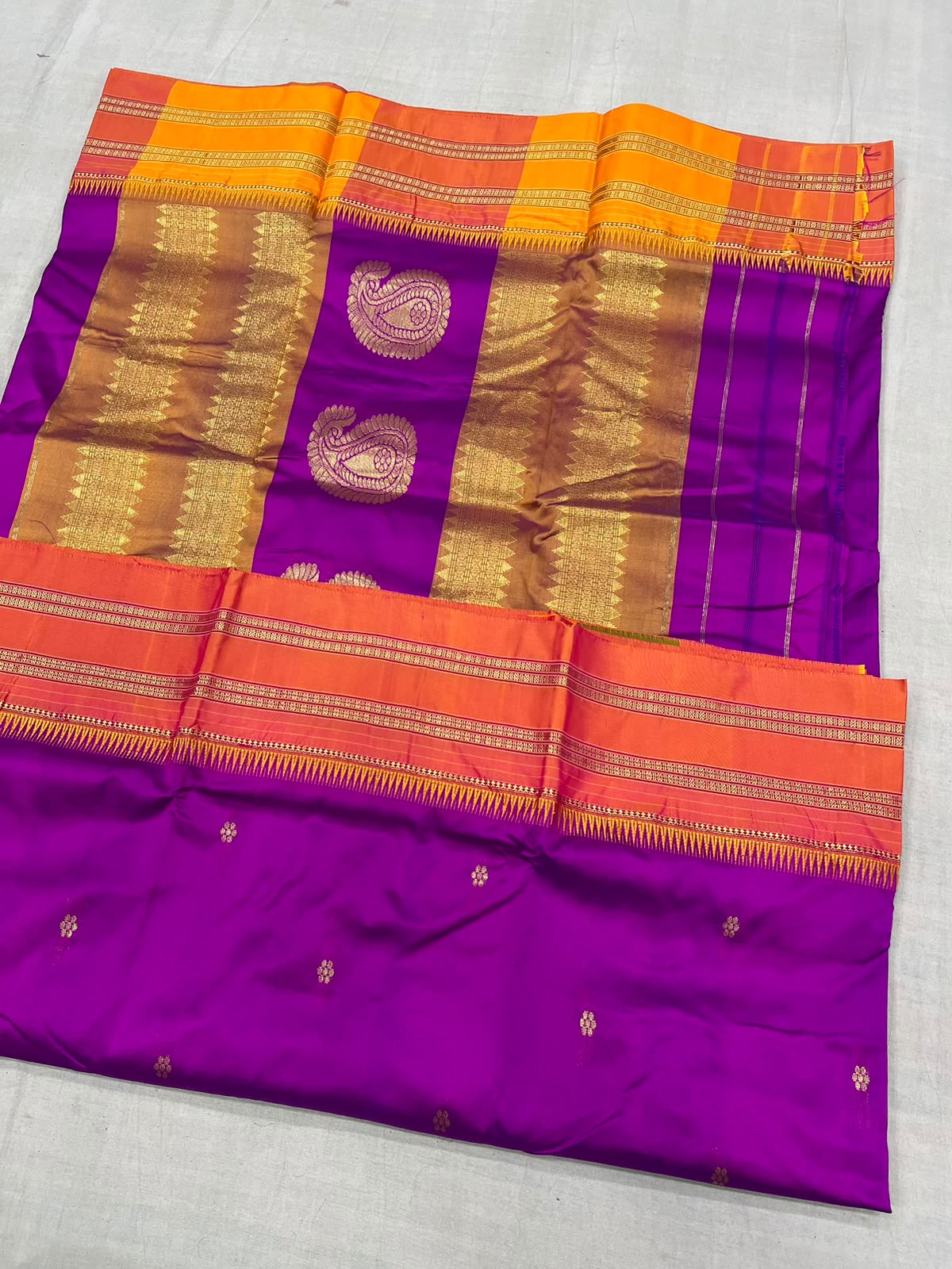*Narayanpeth silk saree*
Running blouse 
Shoulder butti 
Pure silk
*Price: 6300/- + ship*
