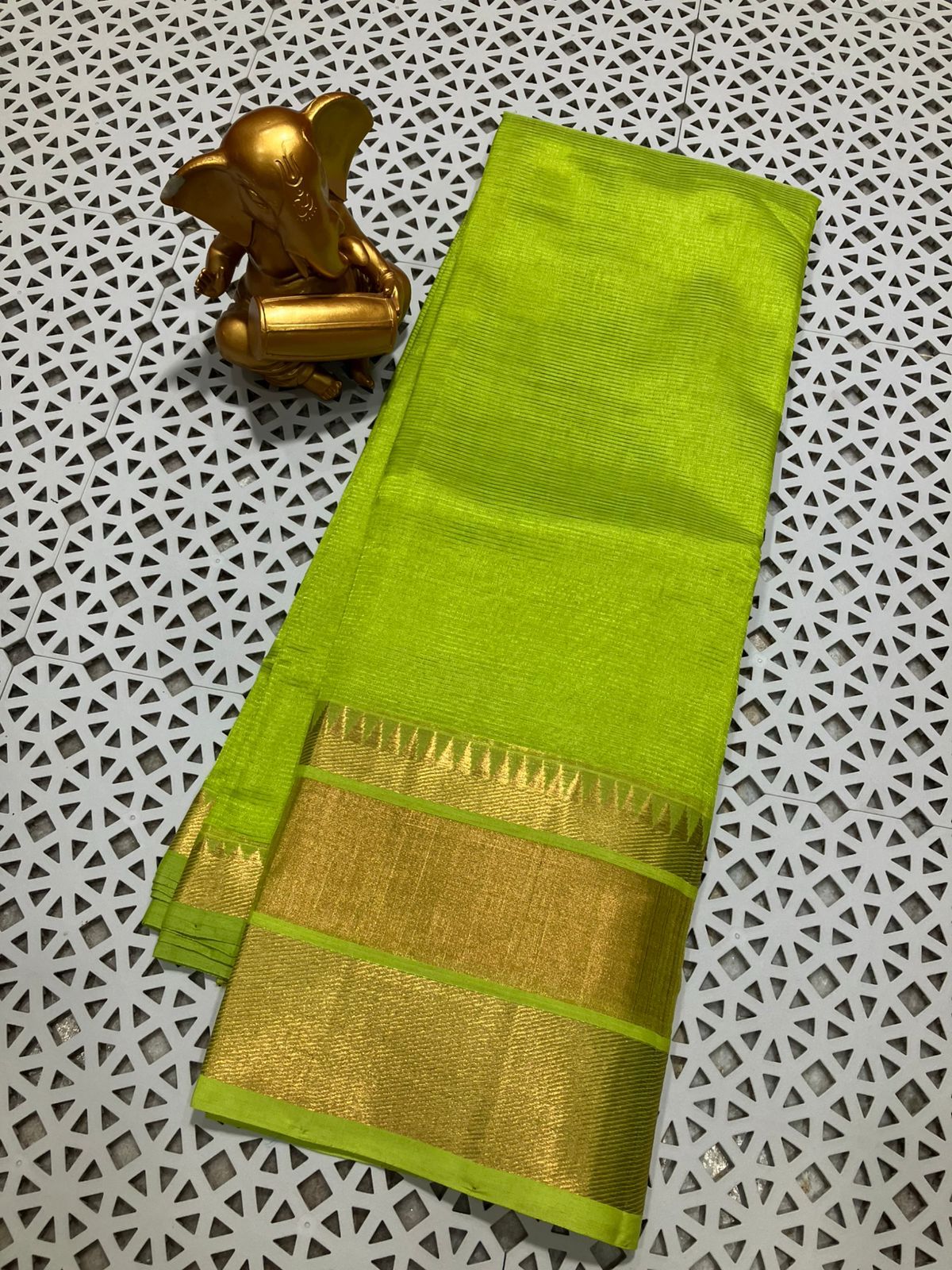 *Material*:Mangalagiri pure pattu by cotton

*Model*:250k jari border plain pure pattu sarees

Running pallu and blouse