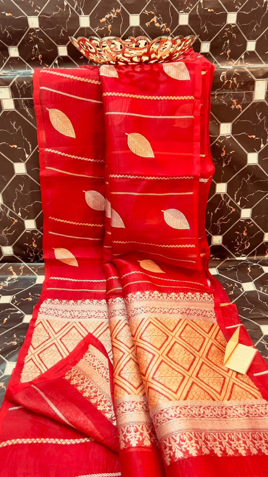 EXCLUSIVE HANDLOOM PURE KORA SILK

• Fancy Kora Silk
• Piping Kanji Border with Antique Zari
• Rich Pallu & Heavy Blouse
• Silk Mark Certified
• Smooth & Soft