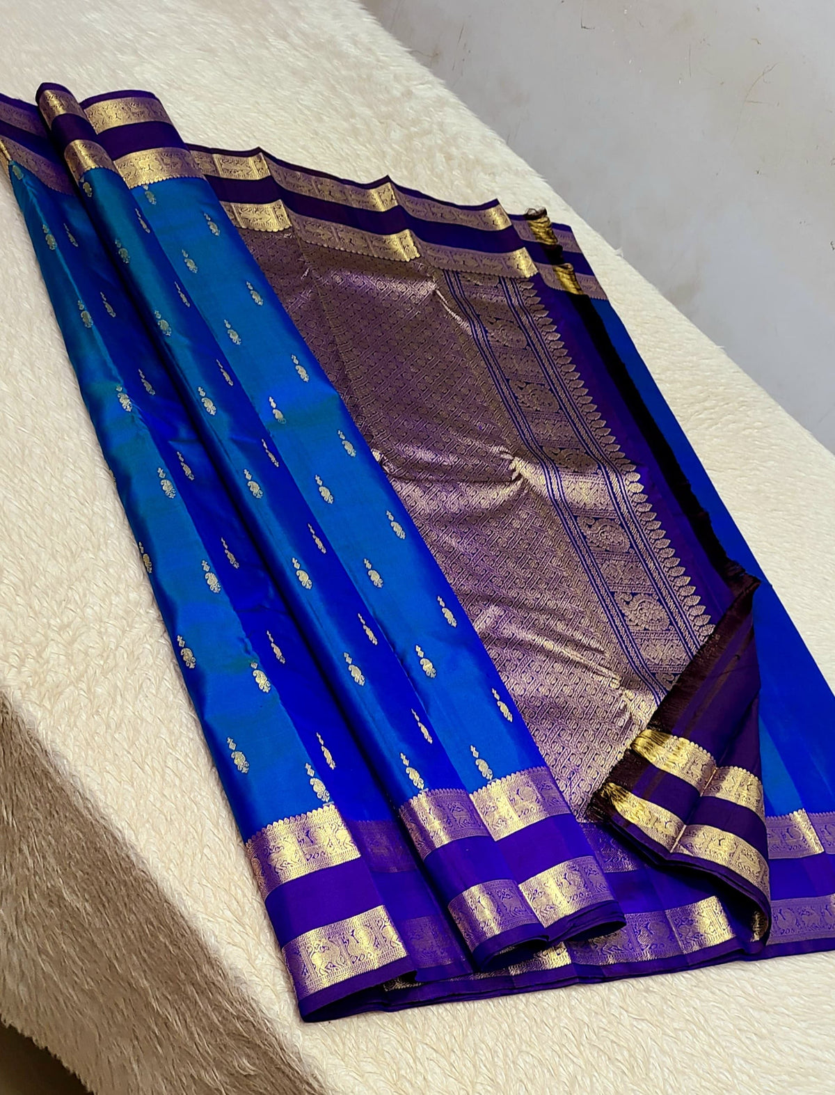 100% pure kanchipuram handwoven quality 1G gap border fancy buttas silk saree