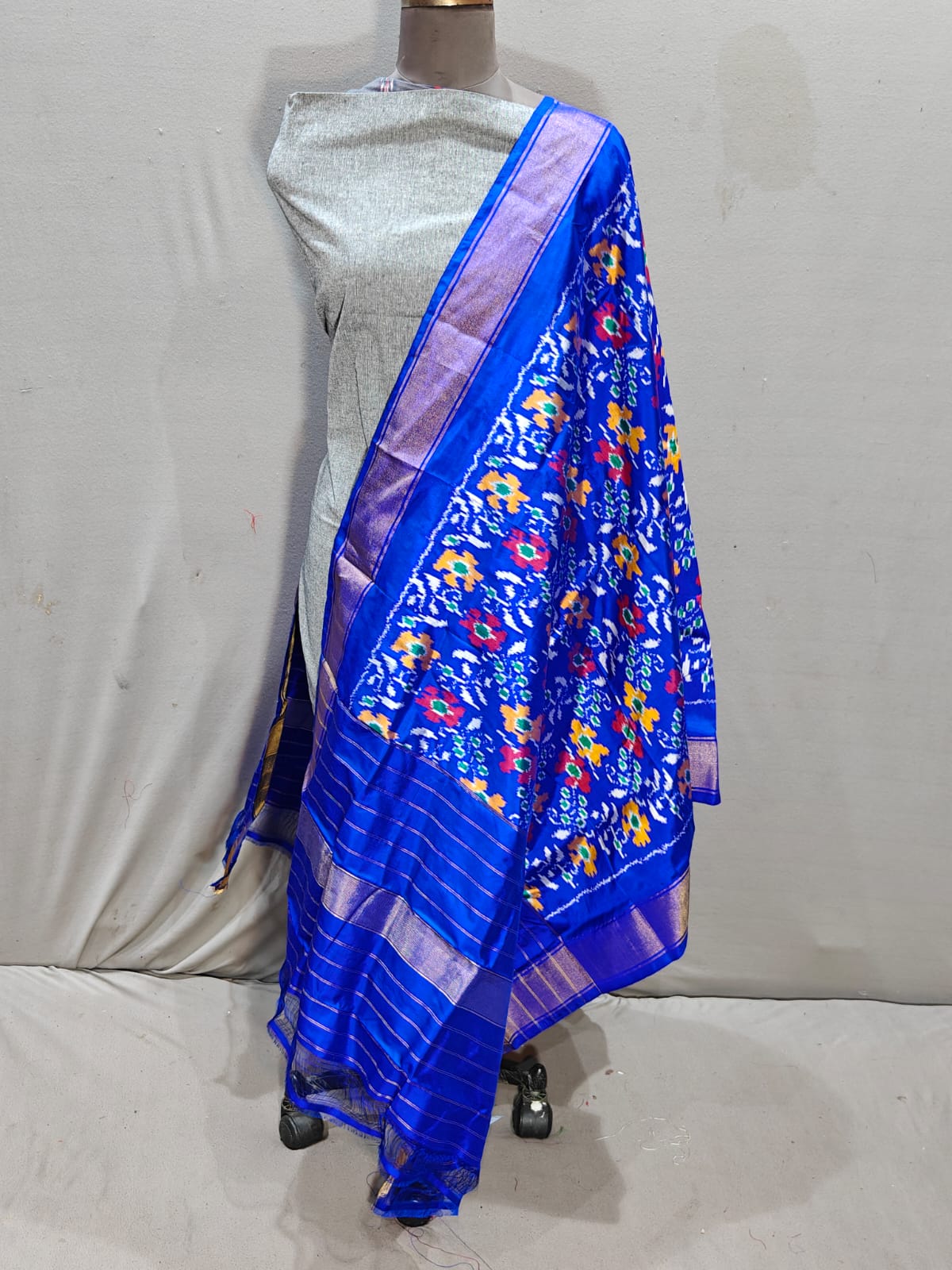 Pochampally IKKAT SILK duppata*
🎉*Length: 2.5 meters*
🎉*Height: 36 inches*