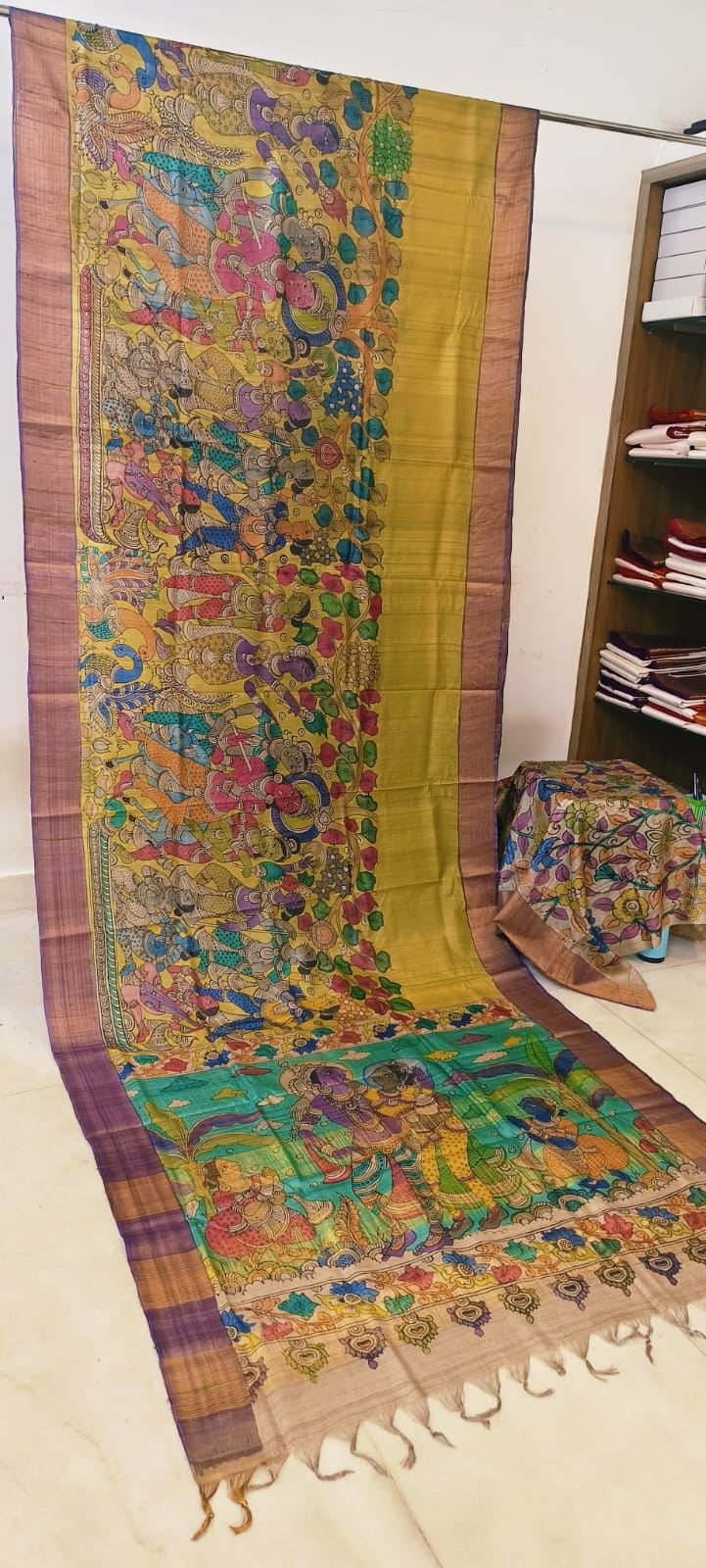 *Kalamkari on Tussar Silk*
*Pen kalamkari*
*Pure desi tusser silk and with hand painted sarees* 
*Length: 6.5 mtr*
*Width 45 inch*