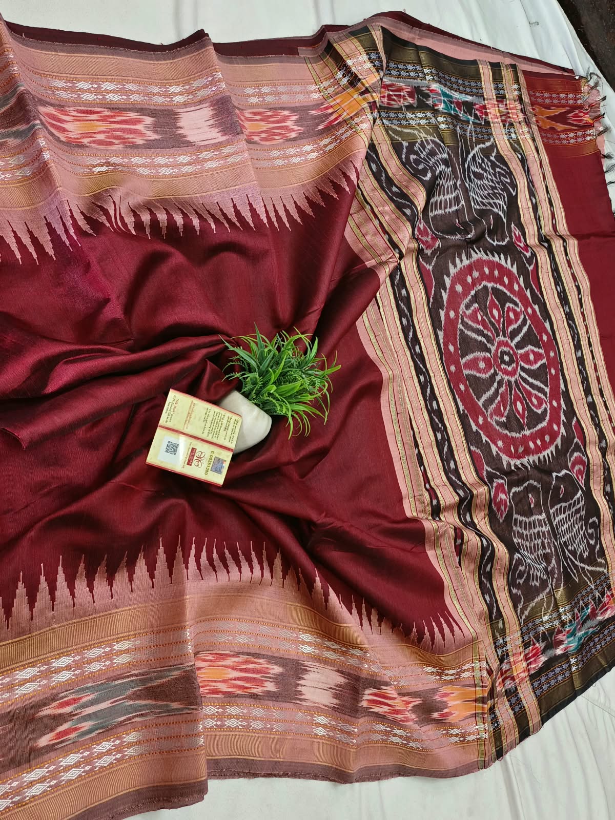 *Pure raw silk handloom Ikkat and vidarbha temple border saree with contrast blouse*
Pure raw silk saree
Silk mark certified
Handloom made
Best quality