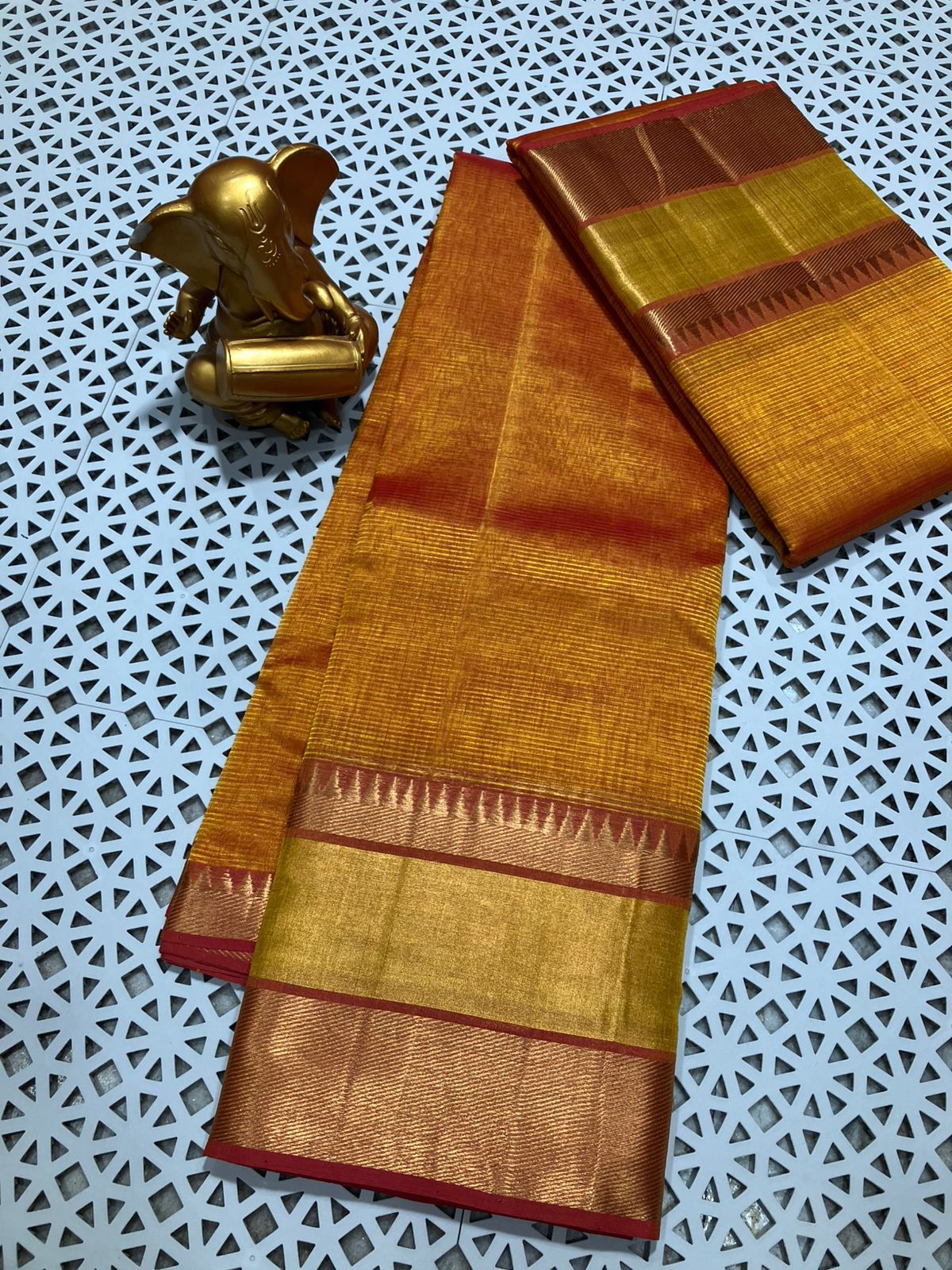 *Material*:Mangalagiri pure pattu by cotton

*Model*:250k jari border plain pure pattu sarees

Running pallu and blouse