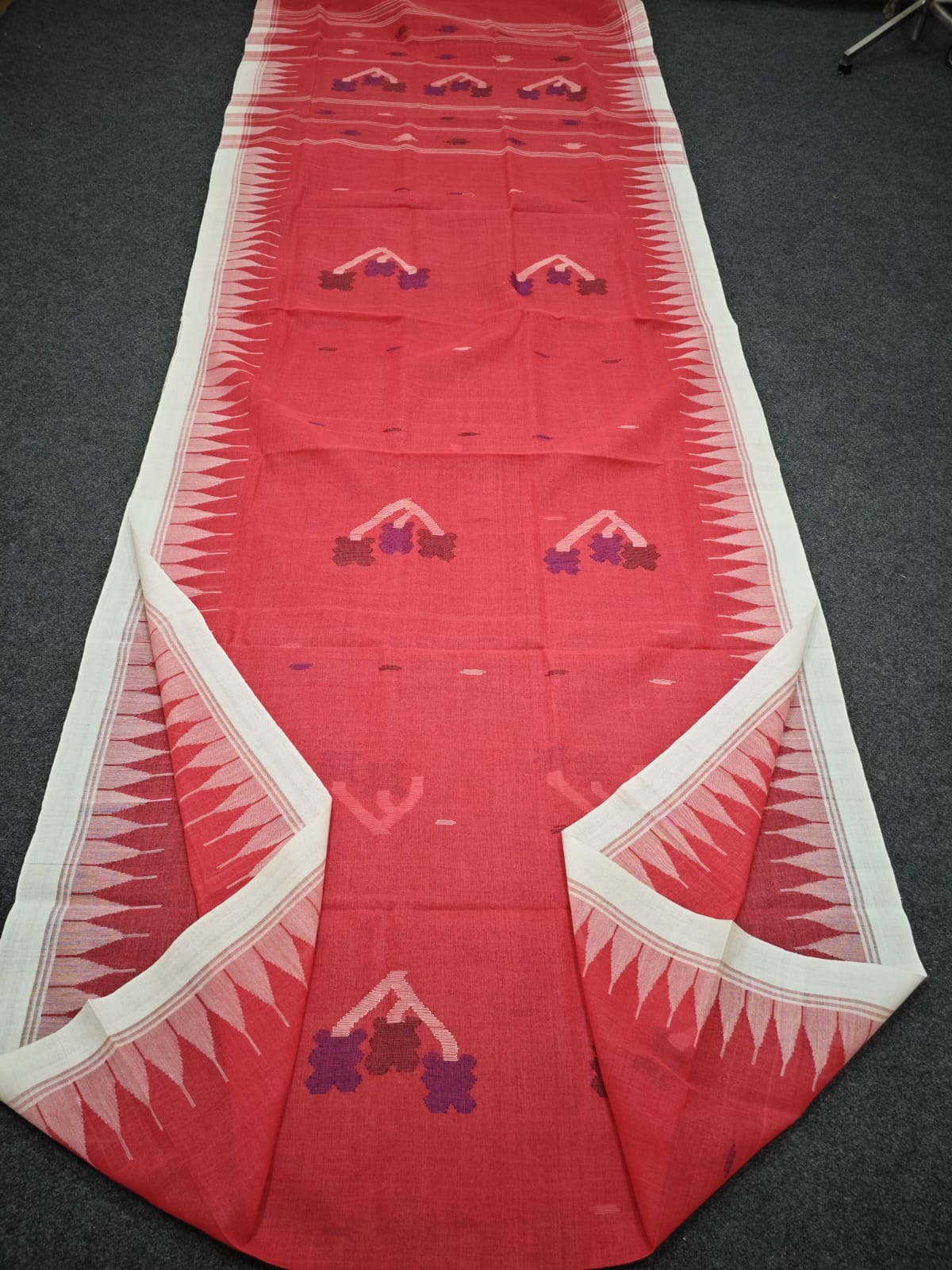 Authentic handloom 
monipuri cotton saree
With bp
