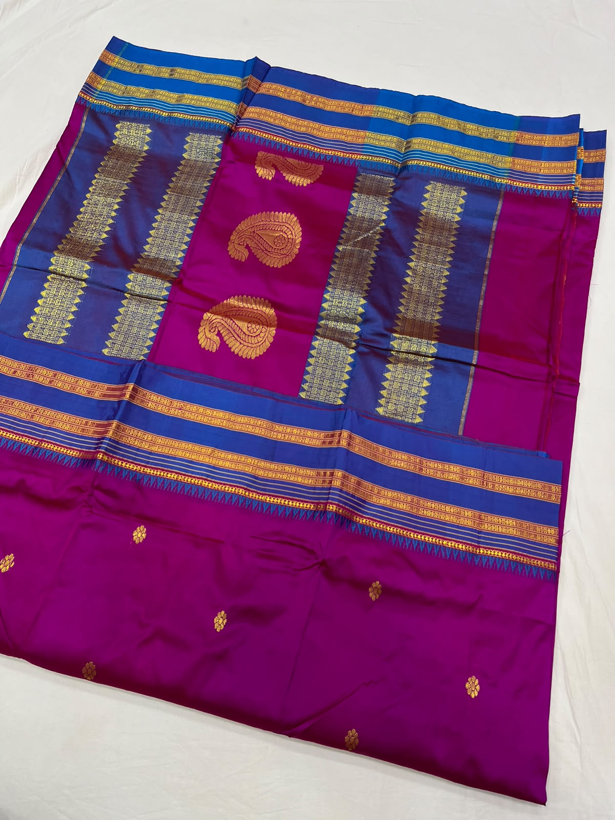 *Narayanpeth silk saree*
Running blouse 
Shoulder butti 
Pure silk
*Price: 6300/- + ship*