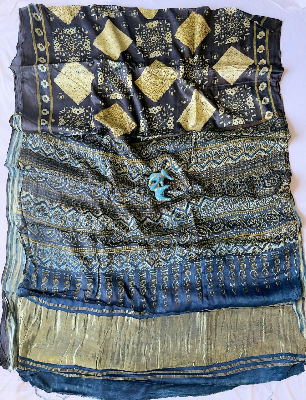 Expo quality *Pure 100% LAGDI PATTA MODAL Gajji Silk Saree*
Bagru handblock print
Ajrakh print & Rapid print 
Print detail's 
*Ayurveda Redefined Anar chilka*
*Nashpal dye Ajrakh print*
*Hand Block & dabu print*
 Use only natural 
(Pomegranate peel)
With beautiful printed blouse 
Saree length:- 6.5m with blouse 👚 
Premium quality