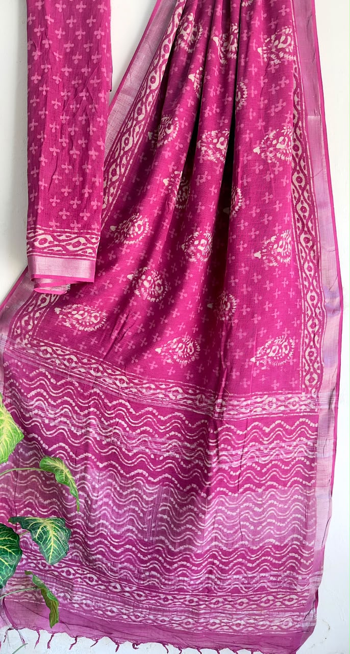 👌🏻Linen collection 👌🏻
.... *Hand* block printed linen saree with blouse.....
Size 6.5 with blouse
Natural dye n colour
 
Pure hand ( without screen print ) 
