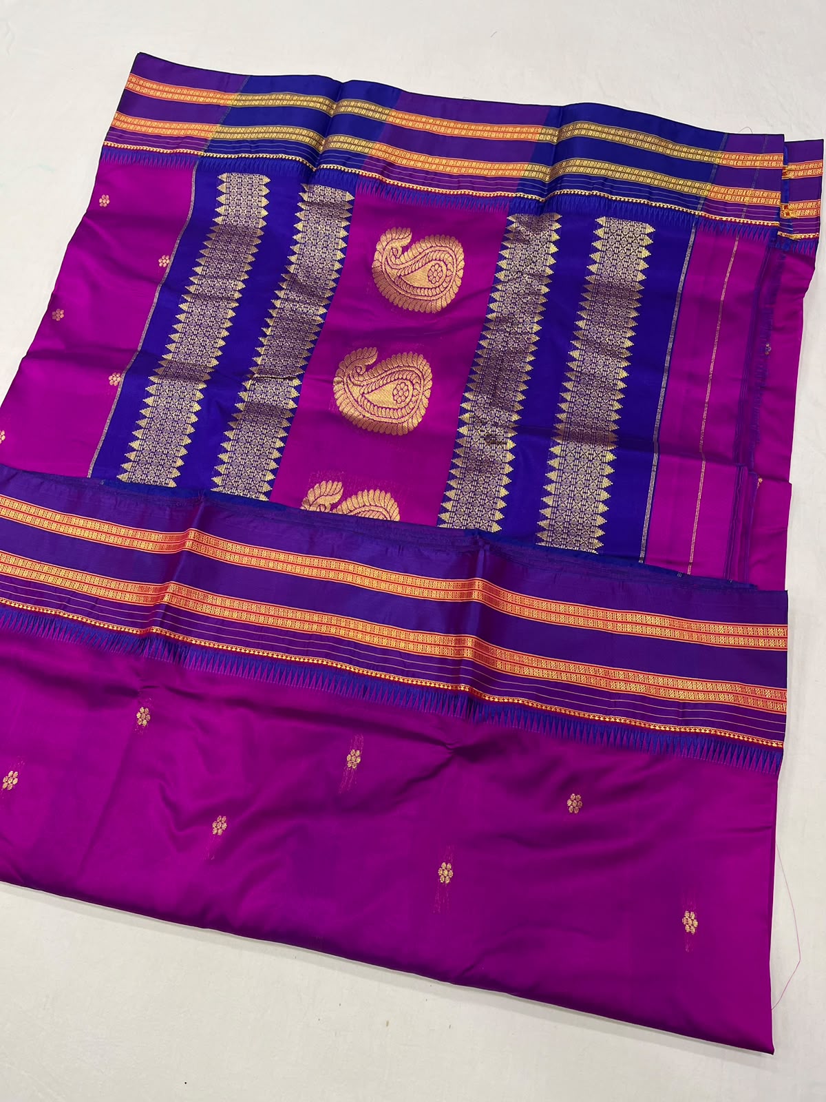*Narayanpeth silk saree*
Running blouse 
Shoulder butti 
Pure silk
*Price: 6300/- + ship*
