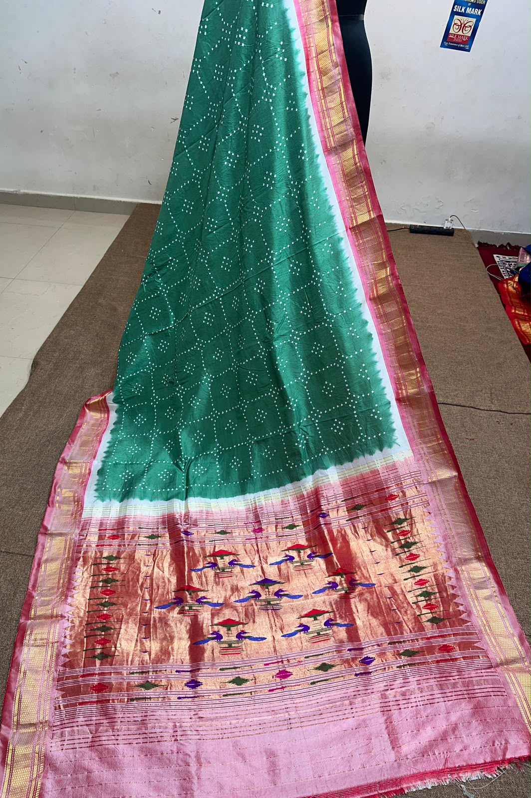 Handmad bandhni
 on pure.silk
 handwoven paithani 