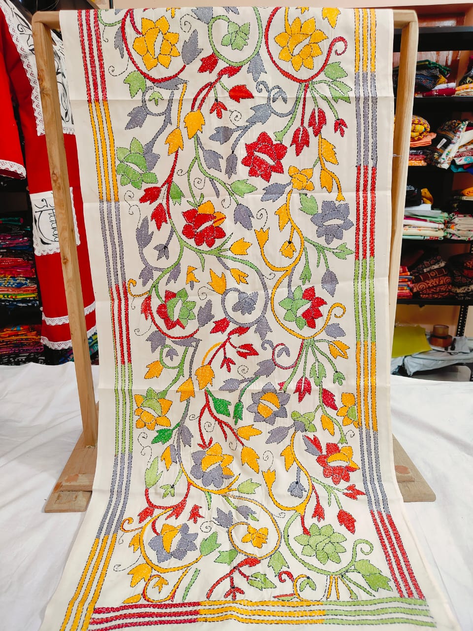 These are Tussar Slik  kantha stoles
Length 2.15/2.2 meter ( Approx)
Bohor 22' (Approx)