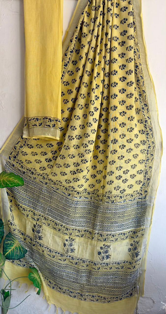 👌🏻Linen collection 👌🏻
.... *Hand* block printed linen saree with blouse.....
Size 6.5 with blouse
Natural dye n colour
 
Pure hand ( without screen print ) 