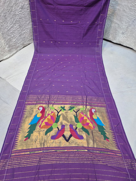 Ek muniya 
cotton handwoven
 paithanis
