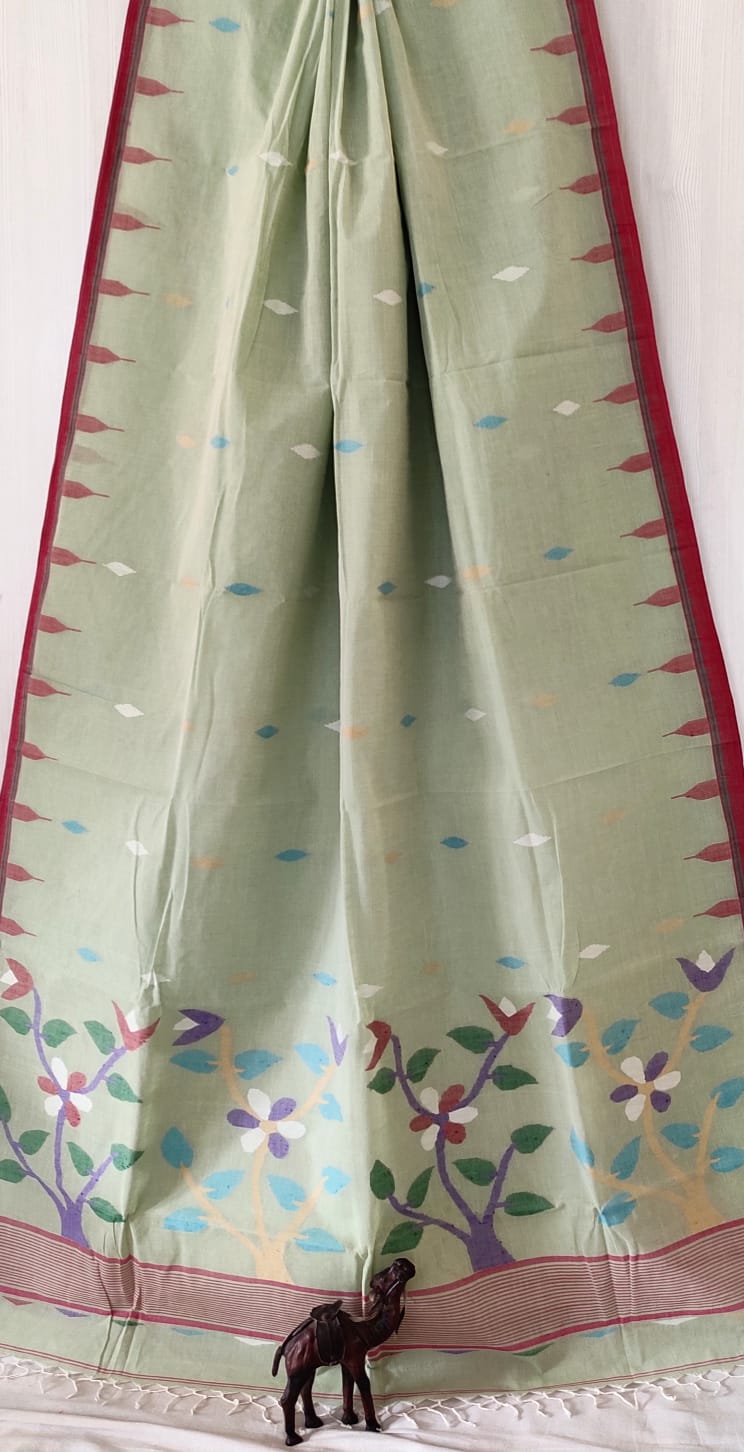 Very exclusive,Beautiful 100 Count pure 
Cotton by Cotton Hand Spoon jamdani 
with temple border with very 
elegant jamdani motif pallu
Without bp