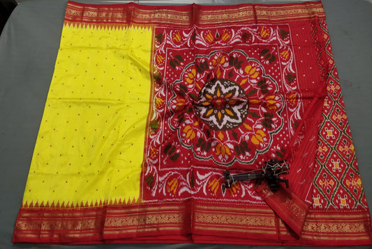 Latest and Exclusive 
*POCHAMPALLY IKKAT SILK  SAREES*

👉🏻 *EXCLUSIVE DESIGNER COLLECTION*
👉*kanchi border sarees*
👉*HAND MADE BUTTAS*
*Silk mark Certified 
Double weaving* 
*MADATHA'S PALLU AND PATOLA BLOUSE*
