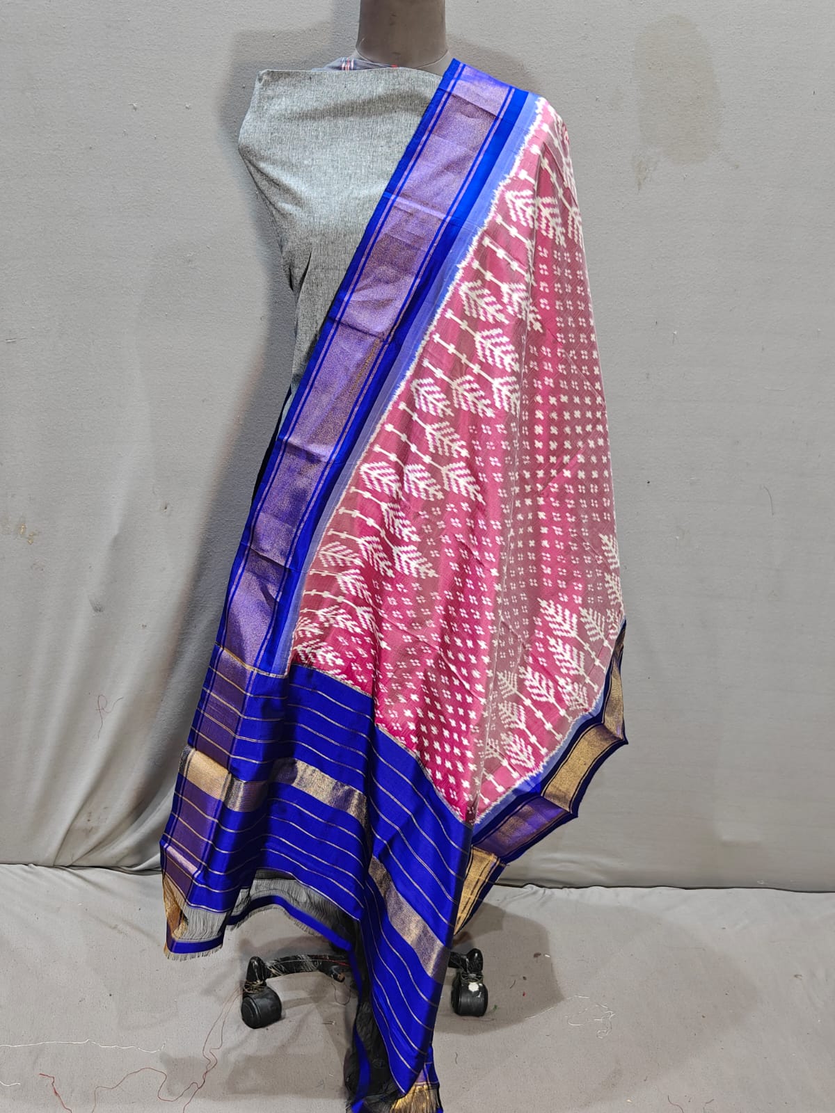 Pochampally IKKAT SILK duppata*
🎉*Length: 2.5 meters*
🎉*Height: 36 inches*