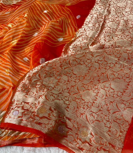 Pure Banarasi Kora Organza Arashi Dyed Saree ✨
Elegant handloom Kora silk with unique 
Arashi Shibori-inspired patterns. Lightweight, graceful & exclusive.