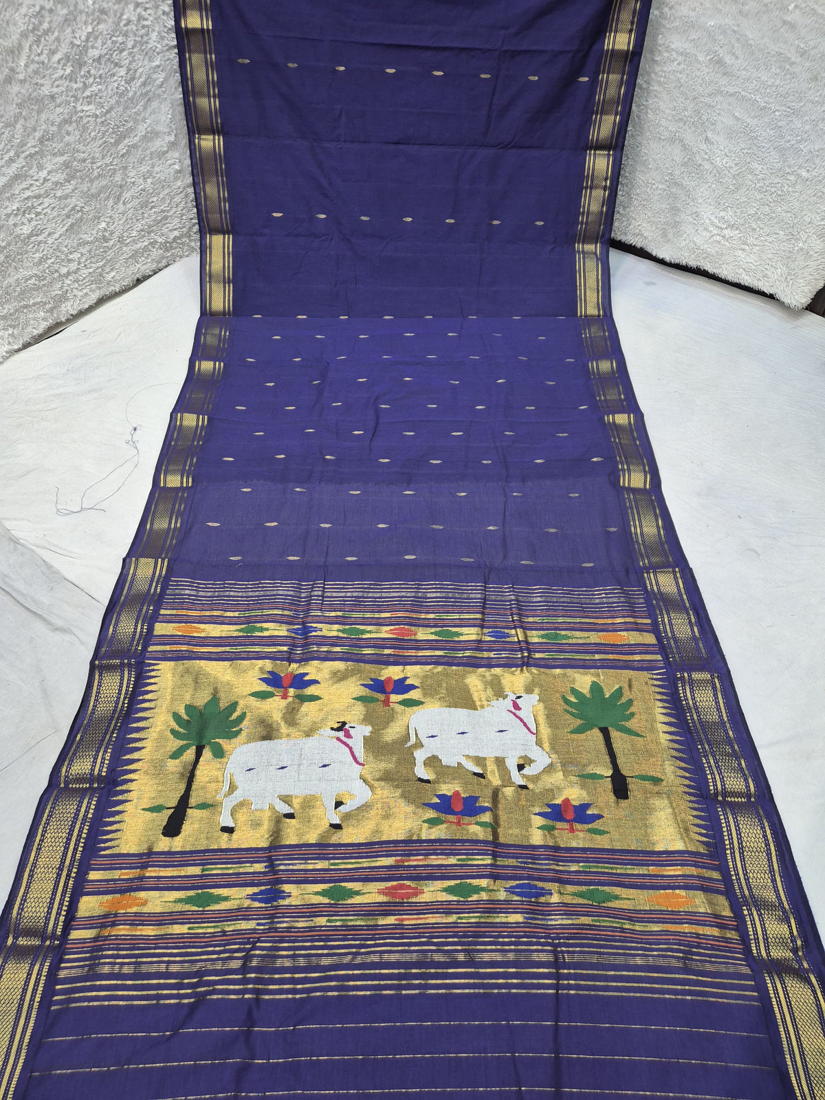 Yeola cotton paithani*
Pure cotton 
Handloom saree
Traditional Narali border 
Running blouse 
Shoulder butta 