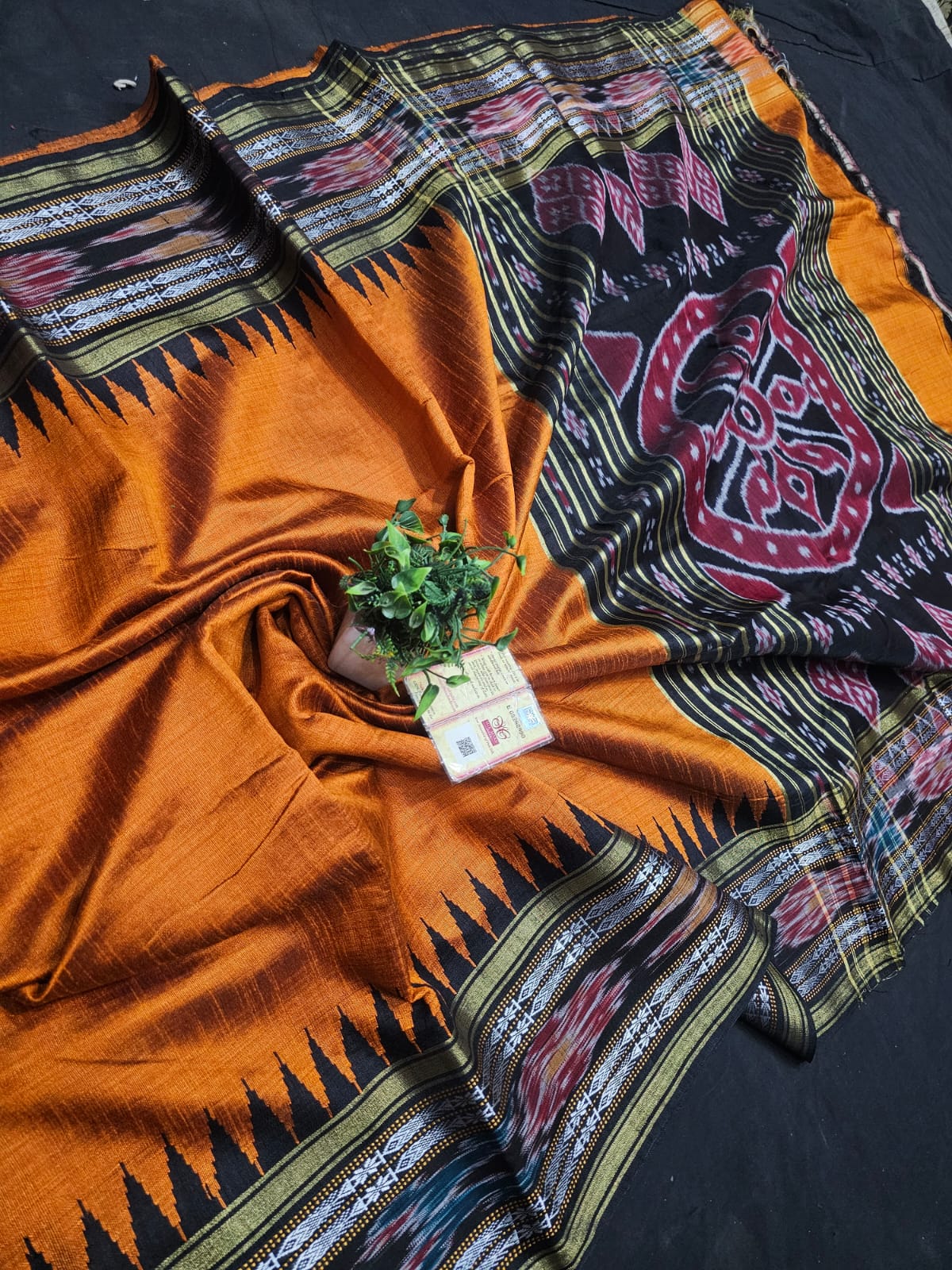 High demanding design 
*Pure Raw silk Handlloom ikkat and vidarbha (karvati kinar) temple border saree or ikkat pallu with contrast blouse*
silkmark certified
