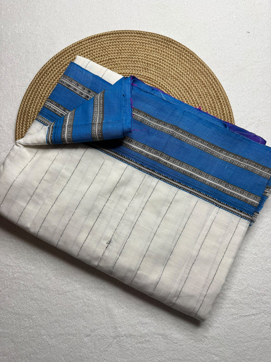 Cotton saree Chikki paras
Material - cotton by cotton 
Border - Chikki  border 
Saree Name - Ilkal cotton Chikki  sarees
Pallu - silk pallu 
Blouse -running
Handloom -yes
Saree length- 6.2
