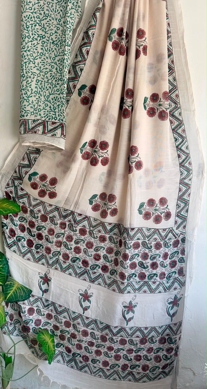 👌🏻Linen collection 👌🏻
.... *Hand* block printed linen saree with blouse.....
Size 6.5 with blouse
Natural dye n colour
 
Pure hand ( without screen print ) 