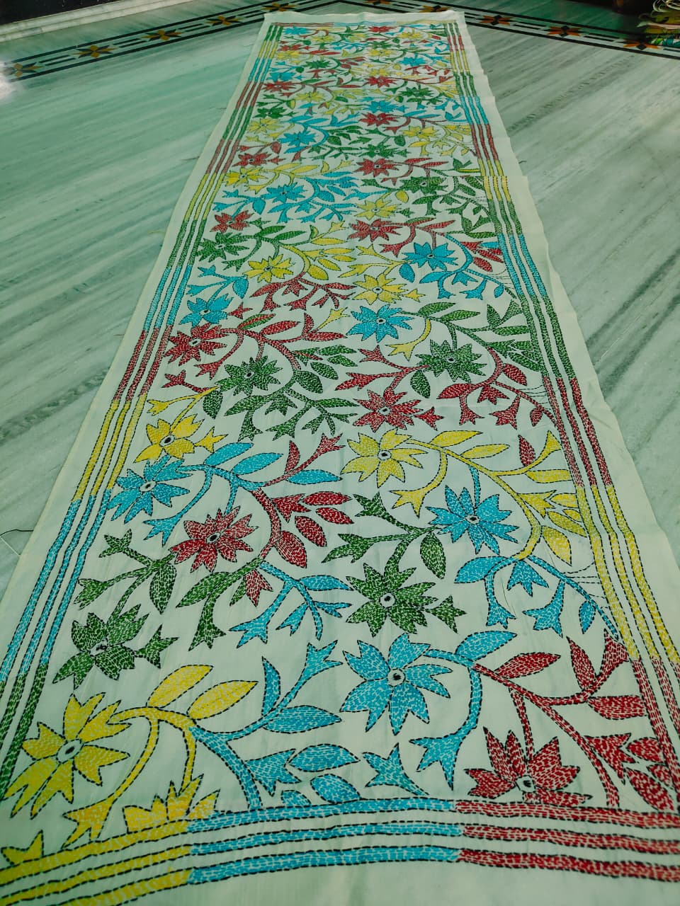 These are Tussar Slik  kantha stoles
Length 2.15/2.2 meter ( Approx)
Bohor 22' (Approx)