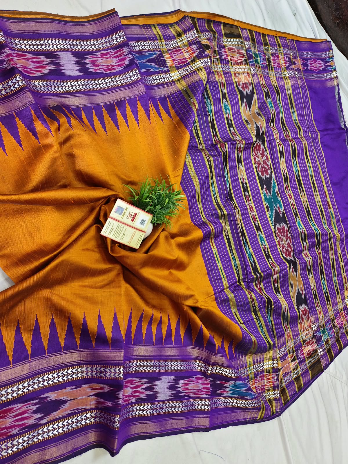 *Pure raw silk handloom Ikkat and vidarbha temple border saree with contrast blouse*
Pure raw silk saree
Silk mark certified
Handloom made
Best quality