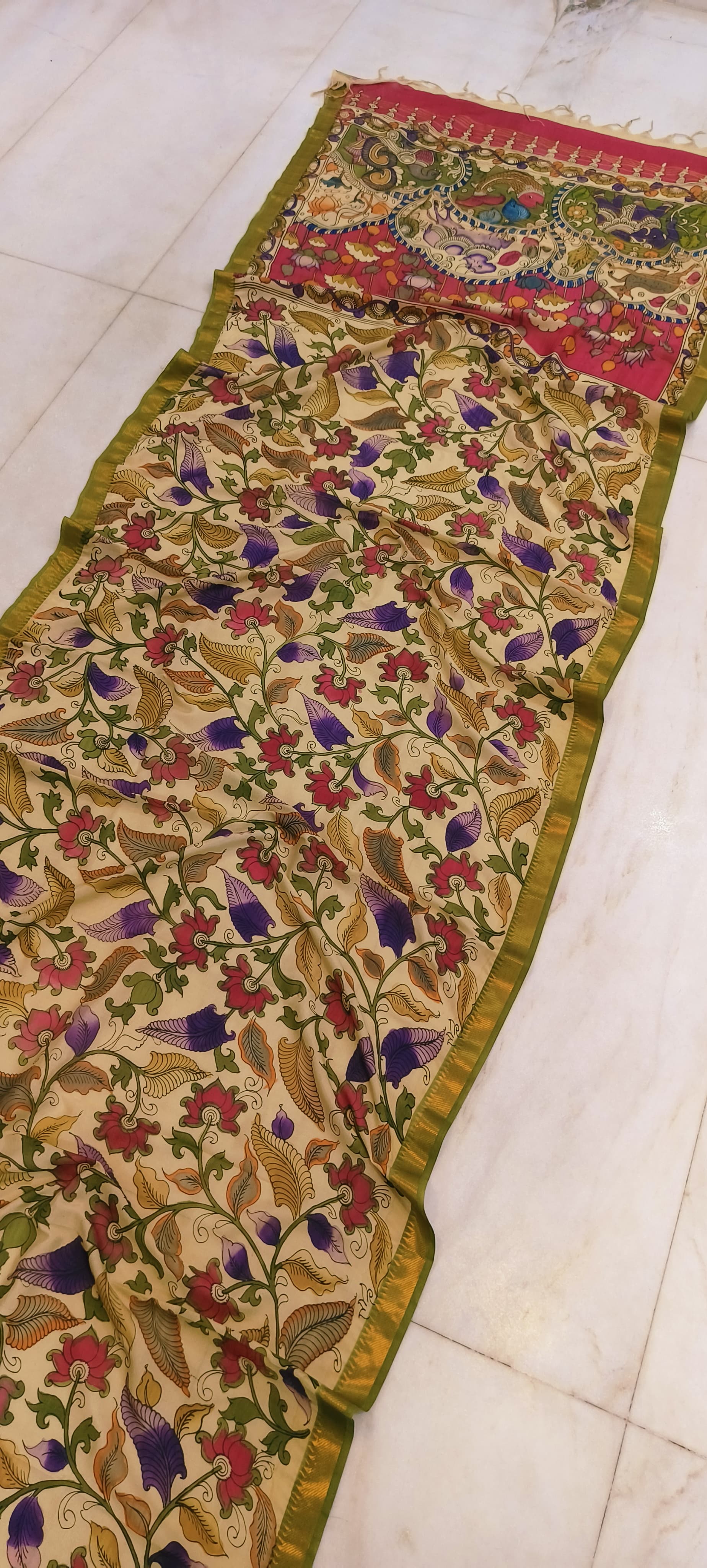 *Mangagiri silk sarees*
*Pen kalamkari sarees* 
*Hand drawn hand painted sarees* 
🌺🌺🌺🌺🌺🌺🌺
*Length 6.5 mtr*
*Width 44 inch*