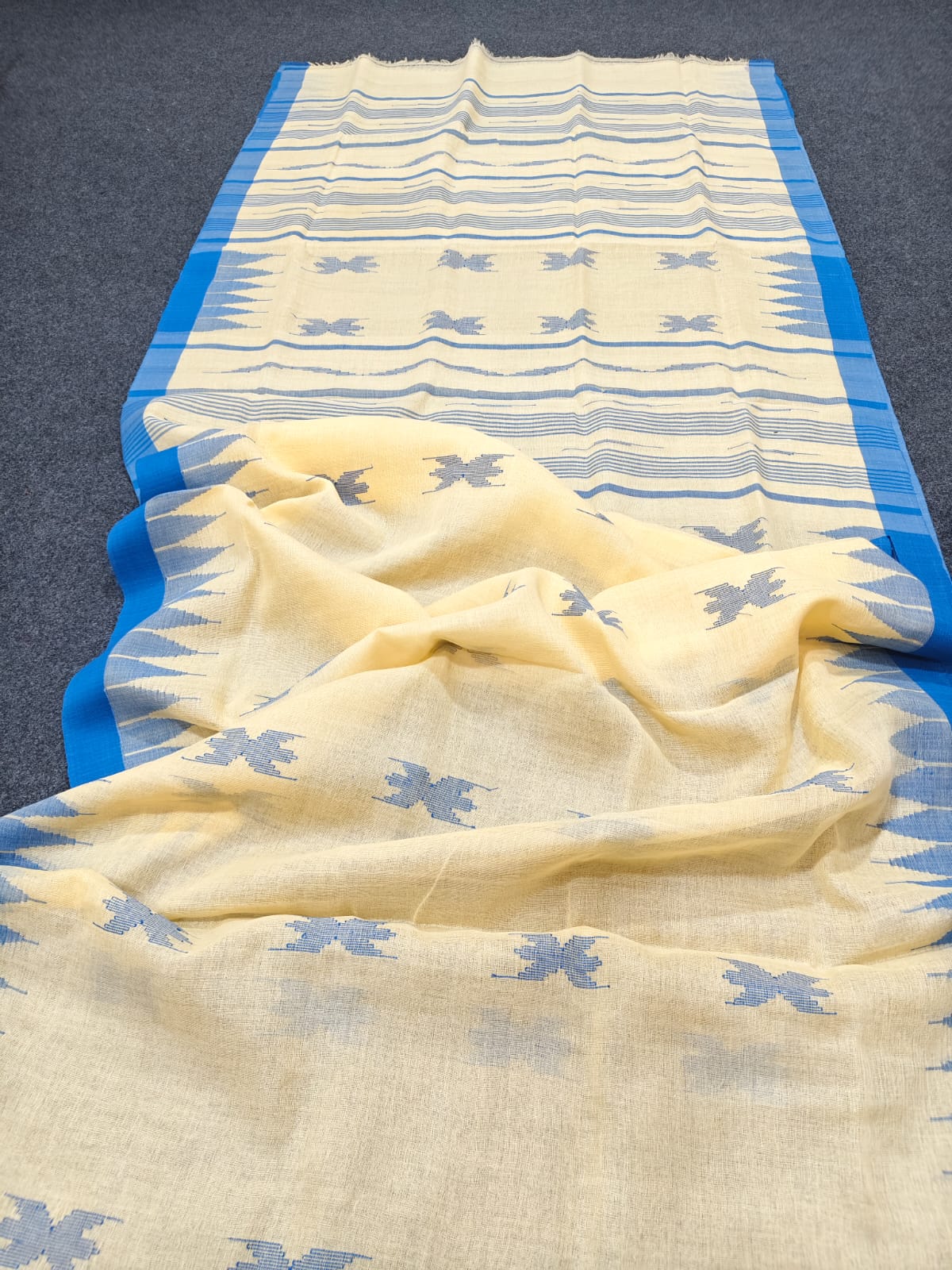 Authentic handloom 
monipuri cotton saree
With bp