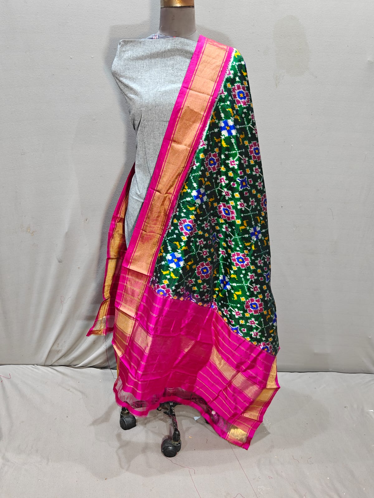Pochampally IKKAT SILK duppata*
🎉*Length: 2.5 meters*
🎉*Height: 36 inches*