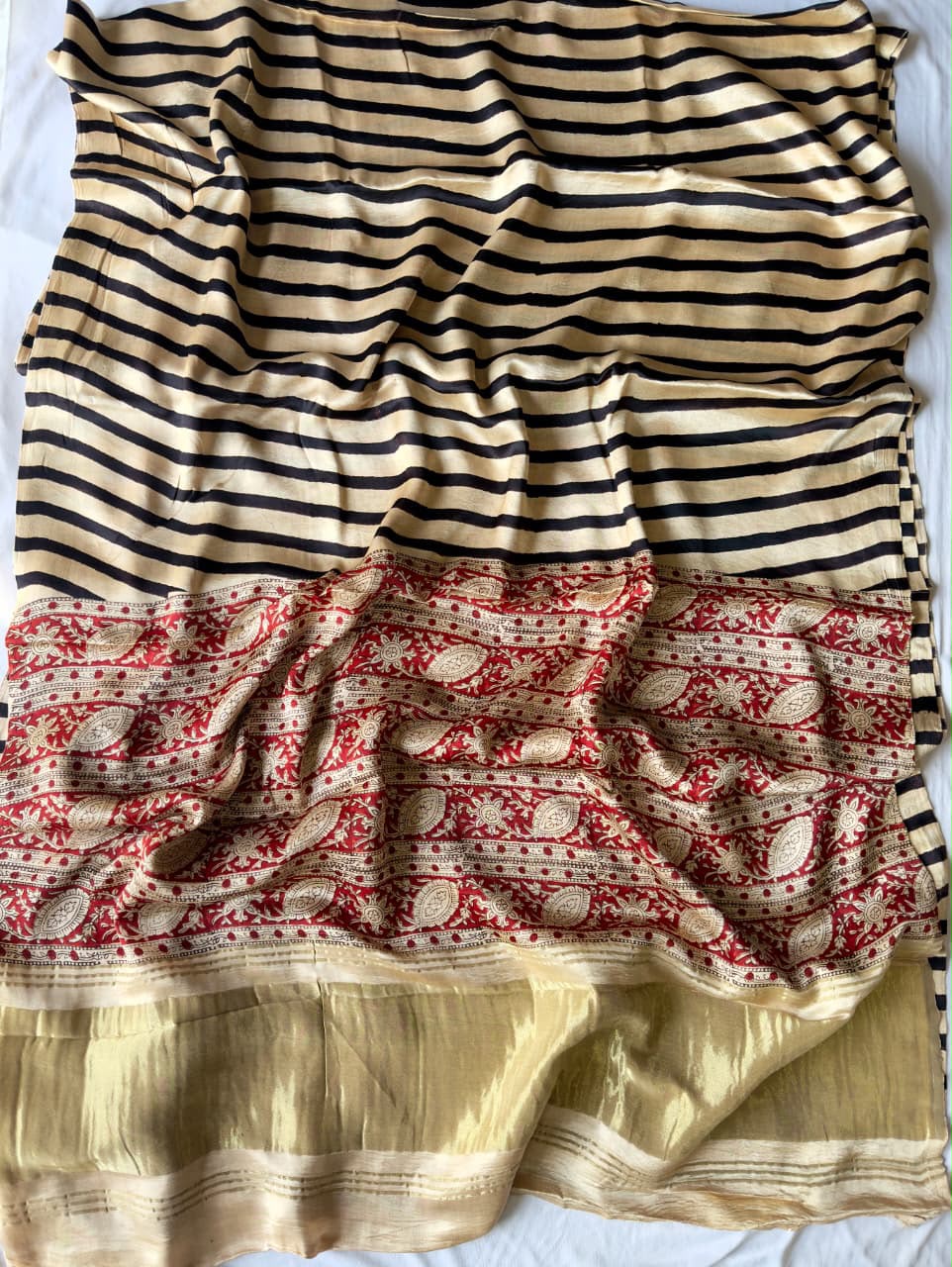 Expo quality *Pure 100% LAGDI PATTA MODAL Gajji Silk Saree*
Bagru handblock print
Ajrakh print & Rapid print 
Print detail's 
*Ayurveda Redefined Anar chilka*
*Nashpal dye Ajrakh print*
*Hand Block & dabu print*
 Use only natural 
(Pomegranate peel)
With beautiful printed blouse 
Saree length:- 6.5m with blouse 👚 
Premium quality