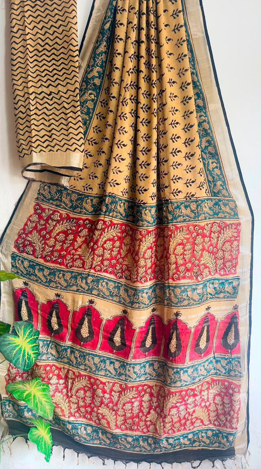 👌🏻Linen collection 👌🏻
.... *Hand* block printed linen saree with blouse.....
Size 6.5 with blouse
Natural dye n colour
 
Pure hand ( without screen print ) 