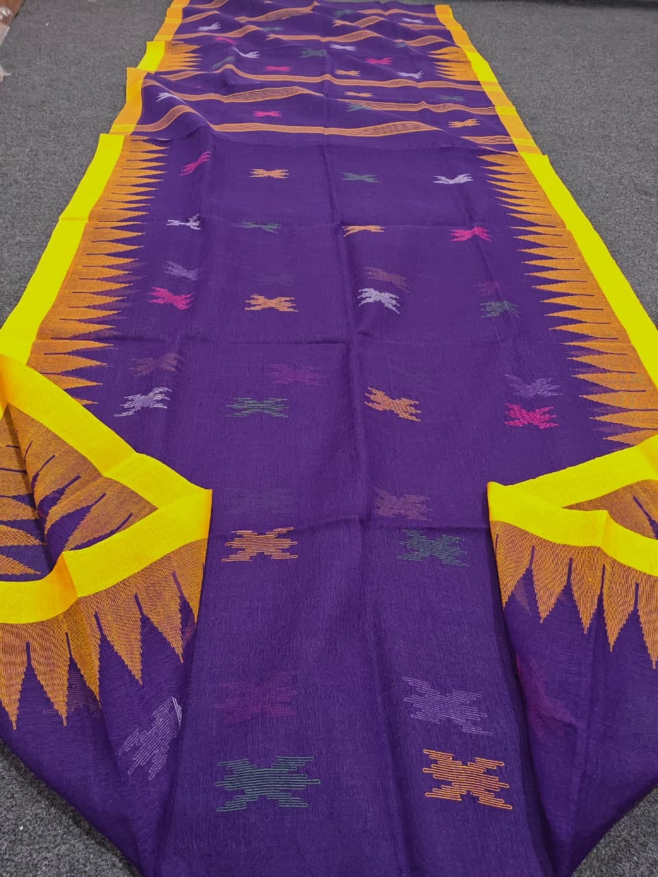 Authentic handloom 
monipuri cotton saree
With bp